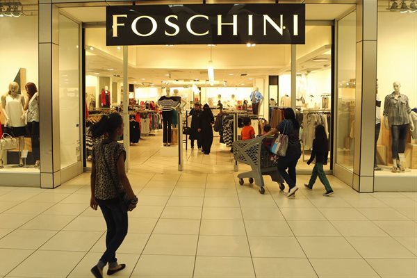 A shopper walks past a Foschini store at a shopping centre in Lenasia, south of Johannesburg, 23 August 2013. Reuters/Siphiwe Sibeko/File Photo