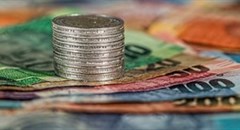 Bridgement awards R20k loan to small business owner Simphiwe Mkhize