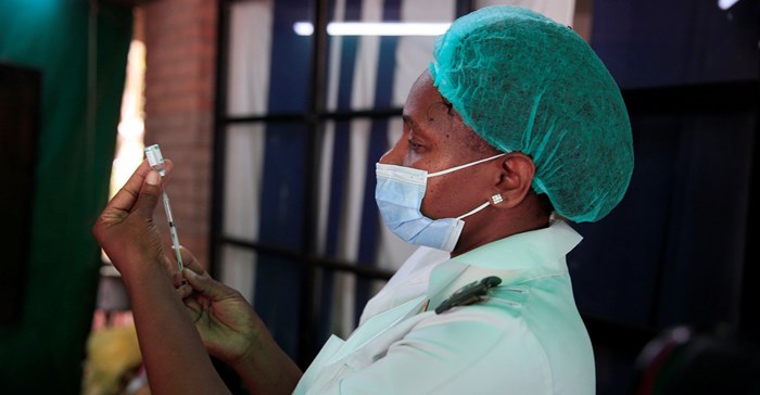A nurse prepares a dose of the Sinopharm coronavirus disease (Covid-19) vaccine at Wilkins Hospital in Harare, Zimbabwe, March 24, 2021. Reuters/Philimon Bulawayo/File Photo