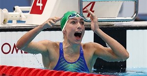 Tatjana Schoenmaker wins gold, breaks world record at Tokyo Olympics