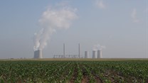 Lethabo Power Station, a coal-fired power station owned by state power utility Eskom, is seen near a maize field near Sasolburg, South Africa, 31 January, 2020. Reuters/Siphiwe Sibeko/File Photo