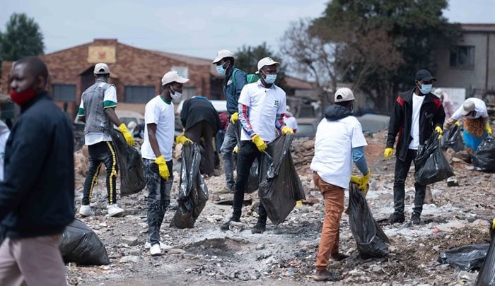 Members of the community and waste reclaimers, along with Nestlé, Kudoti and Destination Green, took part in a clean-up in Mqantsa, Tembisa on Saturday, 18 September.