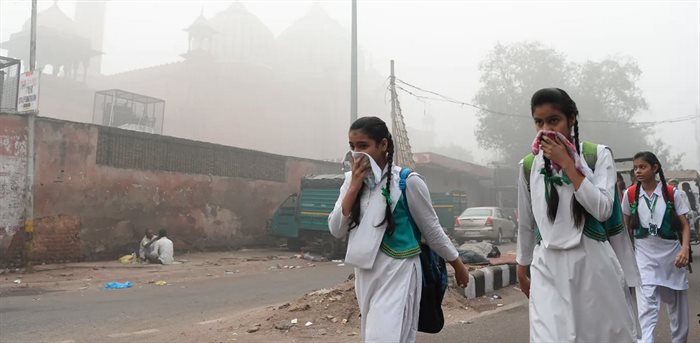 New Delhi has had days with air pollution levels nearly 30 times the old World Health Organisation guidelines. Source: | Sajjad Hussain/AFP via Getty Images