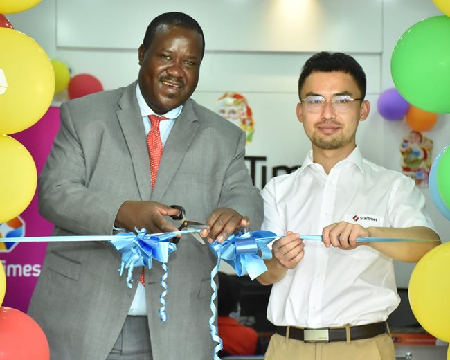 L to R: Stephen Mutoro, Secretary General of the Consumers Federation of Kenya and Terry Liu, deputy marketing director at StarTimes Media