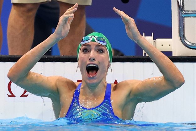Tokyo 2020 Olympics – Swimming – Women’s 200m Breaststroke – Final – Tokyo Aquatics Centre – Tokyo, Japan – July 30, 2021. Tatjana Schoenmaker of South Africa reacts after setting a new World record to win the gold medal REUTERS/Marko Djurica