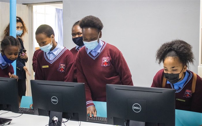 Tsiki Naledi Secondary School learners experiencing the new computers in the Ithembu Lethu 4IR Lab.