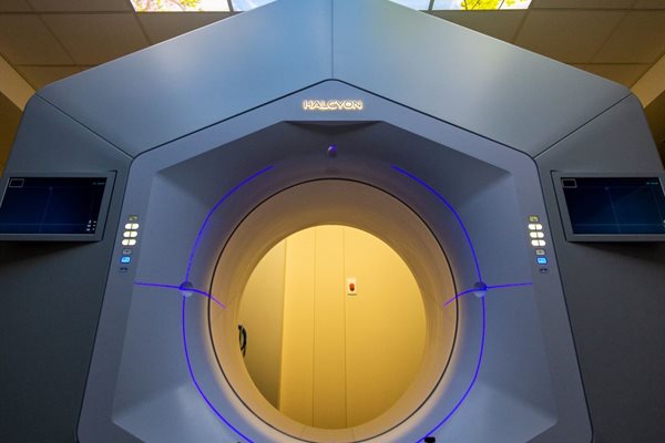 The linac is incredibly patient-friendly with a spacious open-bore design which is roomy and quiet. The design of the machine makes radiation treatment a much more reassuring and positive experience for patients.