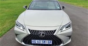 Glide away in the new Lexus ES. Luxury personified