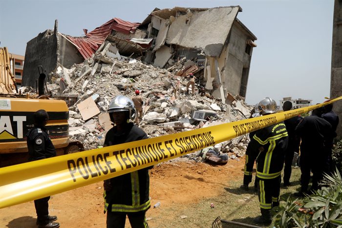 Rescue workers search for survivors and bodies in the rubble of a collapsed apartment building in Abidjan, Ivory Coast, 7 March 2022. Reuters/Luc Gnago