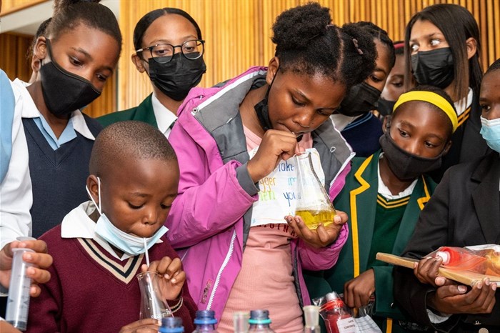 Science2Go Mobile Resource Centre boosts Gqeberha learners' access to practical STEM lessons
