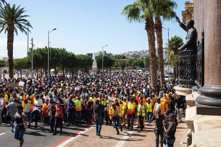 Source:  | Hundreds of taxi drivers and owners march through Cape Town’s city centre airing their grievances. Photo: Ashraf Hendricks