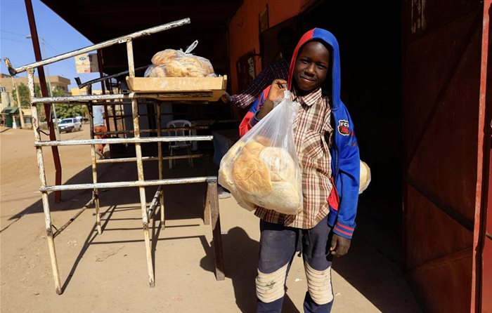 A boy carries a bag of bread in Khartoum, Sudan, 21 February 2022. | Source: Reuters/Mohamed Nureldin Abdallah