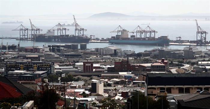 Container ships wait to load and offload goods in Cape Town, South Africa, April 17, 2020. REUTERS/Mike Hutchings/File Photo