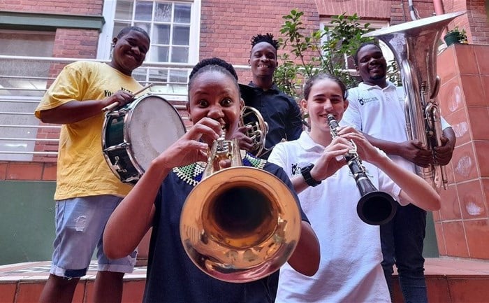 Image by Illa Thompson: Tshepho Ntswelengwe of KZN Philharmonic and Andile Mthethwa, Sanele Qwabe, Mendy Mchunu and Ella Scharler of the KZN Youth Wind Band