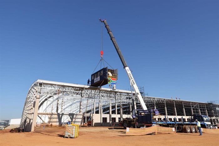 Macsteel breaks world record for longest roof span covered by single metal corrugated sheet