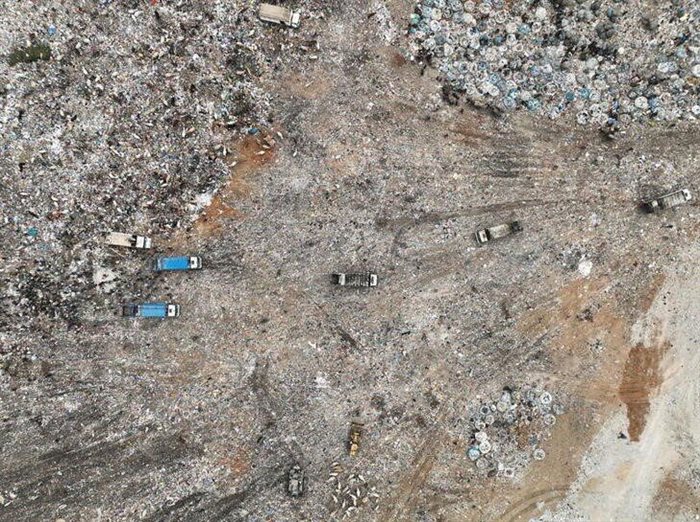 A general view of a garbage dumping site in Mbeubeuss on the outskirts of Dakar, Senegal. Source: Reuters/Christophe van der Perre