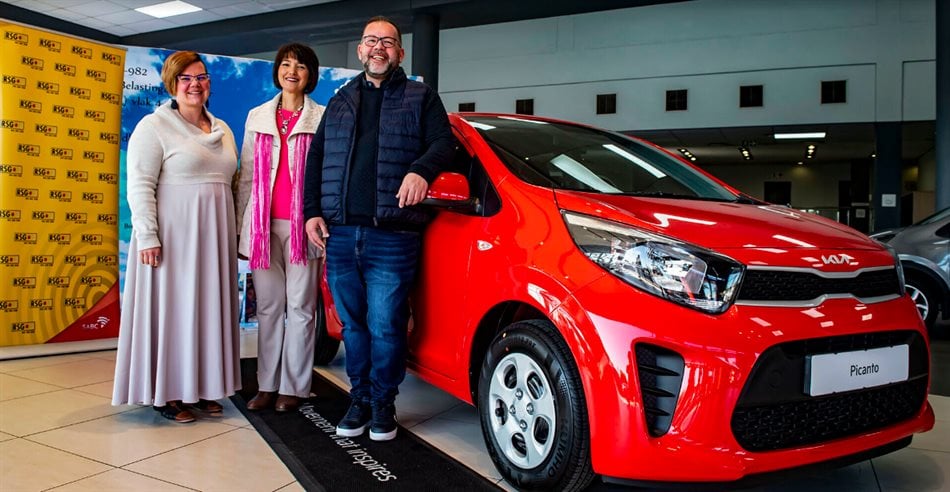 Kia again donates a Picanto to Beeld Children's Fund to raise money for vulnerable South Africans