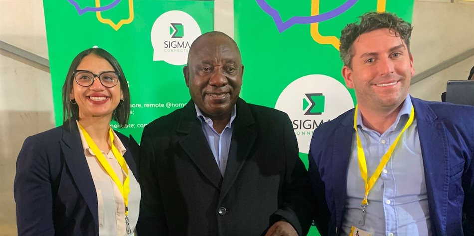 Ayesha Coltzee and David Neale from Sigma Conntected SA flanking President Cyril Ramaphosa