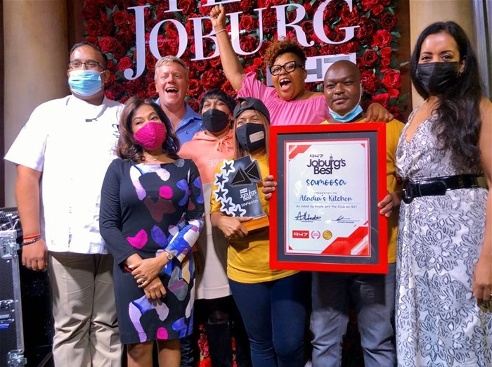 Joburgers on the hunt for the best burger in the city with Anele and the Club on 947