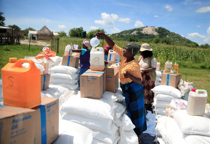 Villagers collect food aid distributed by the World Food Programme (WFP) following a prolonged drought in rural Mudzi district, Zimbabwe. 2020. Source: Reuters/Philimon Bulawayo
