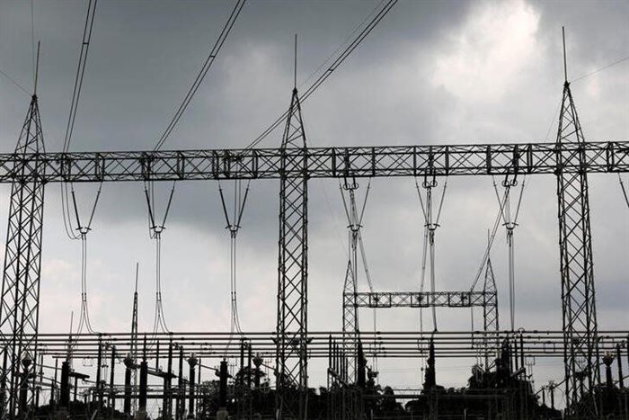 High-tension electrical power lines are seen at the Azura-Edo Independent Power Plant (IPP) on the outskirts of Benin City in Edo state, Nigeria. 2018. Source: Reuters/Akintunde Akinleye