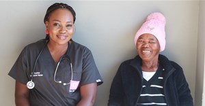Source: Supplied. Quro's Sister Vuyelwa is seen here with patient 'Ramasela' who received a knee replacement and hospital-at-home care thanks to Quro's new social-development partnership with Operation Healing Hands.