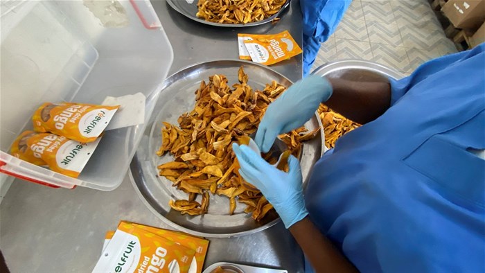 Workers package dried mangoes at Reelfruit factory in Lagos, Nigeria on 8 November 2022. Reuters/Seun Sanni