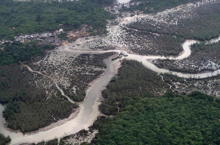 An overview of the Niger delta where signs of oil spills can be seen in the water in Port Harcourt, Nigeria, 1 August 2018. Reuters/Ron Bousso/File Photo