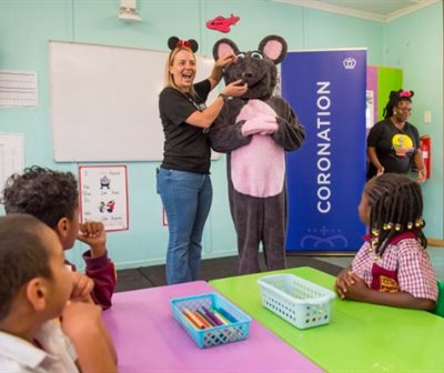Living Through Learning’s Natalie Roos and a giant mouse mascot entertained the learners from Lotus River Primary on World Read Aloud Day. Picture credit: Jurie Senekal