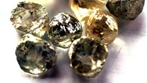 Botswana intent on selling more diamonds without De Beers