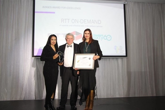 Source: Supplied | SAEPA CEO and Africa Supply Chain Excellence Awards judge Garry Marshall, with Shashika John and Benita Pretorius from RTT-On-Demand, which won the Judges Award of Excellence at the 2022 inaugural Africa Supply Chain Excellence Awards.