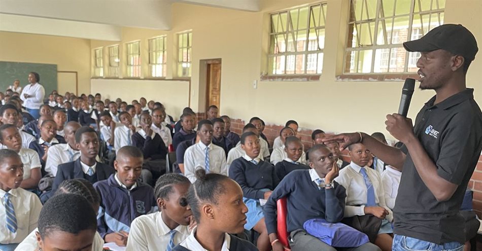 Mpendulo Magwaza, software development engineer at BET Software, inspires Nhlanhlayethu Secondary School learners