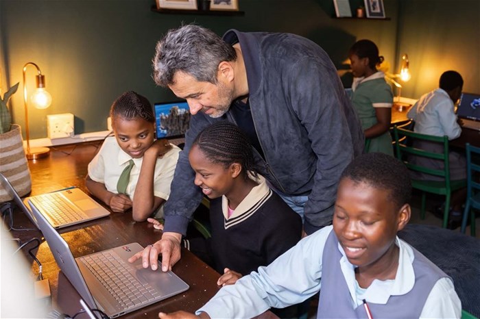 Beiersdorf CEO, Vincent Warnery, overlooks while students from the Empowering Girls Programme at Thanda get to work on the new laptops in the newly unveiled digital classroom at Thanda.