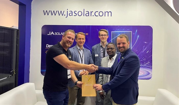 L-R: Heino Louw, general manager of South Africa at Menlo Electric, Bartosz Majewski, CEO at Menlo Electric, Marcin Zienkiewicz, head of procurement and trading at Menlo Electric, Daniel Pasker, head of sales, Southern and East Africa at JA Solar, Hadyr Adebayo Koumakpai, general manager of Africa at JA Solar