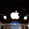 Apple makes history as first $3tn company amid tech stock surge