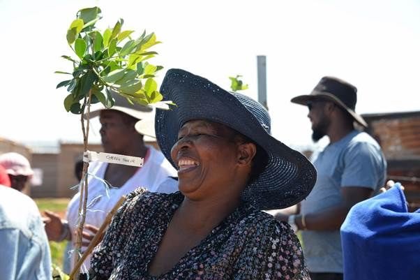 Supplied image: Members of the community at a fruit tree planting event in Lawley, December 2022<p>Photo credit: Michelle Sohn