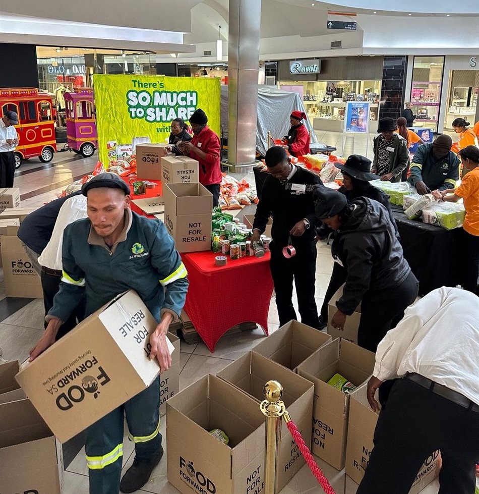 On Mandela Day, the spirit of unity came to life at the Vaal Mall Centre Court packing station