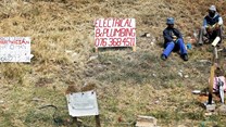 File photo: Casual workers display posters advertising their skills at an intersection in Kempton Park, near Johannesburg, South Africa, 1 October 2020. Reuters/Siphiwe Sibeko/File Photo