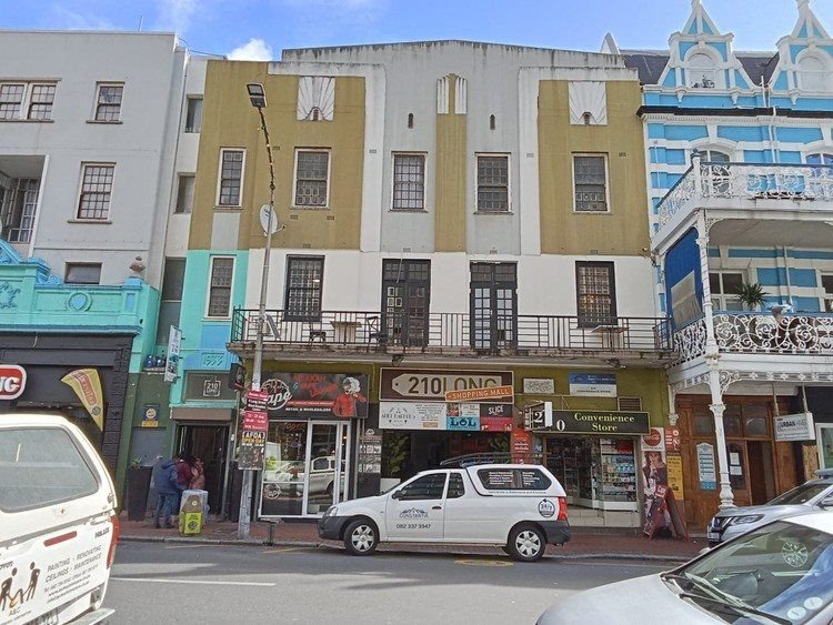Students from CPUT were locked out of this private residence building on 210 Long Street, Cape Town for several hours on Tuesday because the building owner claims he has not been paid monies owed to him for rent. Photo: Qaqamba Falithenjwa