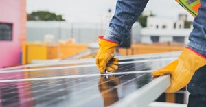 Discovery Bank clients can now get 48 hour solar installations. Source: Los Meurtos Crew/Pexels
