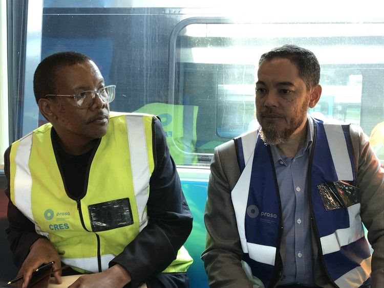 Regional manager of Prasa Moseli Ntsiki (left) and Group CEO Hishaam Emeran conducted an oversight visit on Cape Town’s Northern Line on Wednesday. Photo: Tariro Washinyira
