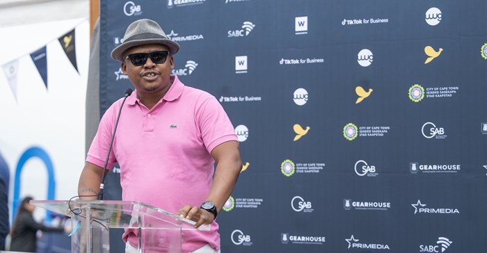 Source: Gallo Images  Sbu Sitole, Loeries chair, in white pants and a pink golf shirt, welcomes delegates to the Mayor's Brunch