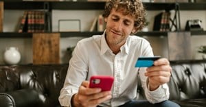 How can embedded payments drive better online retail customer experiences?