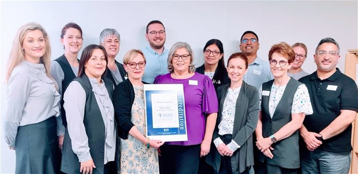 Jacqui Stewart, CEO of Cohsasa, presents Mediclinic Cape Gate’s four-year accreditation certificate to hospital general manager, Carol Defty, and heads of department