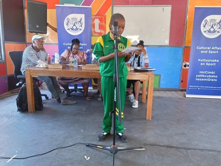 Hlelo Kana, a grade 4 learner at Samora Machel Primary School, won second place at the Philippi Arts Centre’s book quiz on Friday. Photos: Qaqamba Falithenjwa