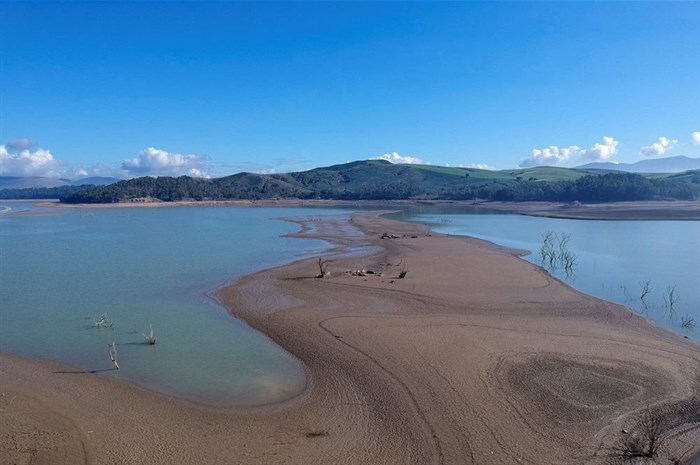 A view shows a part of Sidi El Barrak dam at low water levels, in Nafza, west of the capital Tunis, Tunisia, 7 January 2023. Reuters/Jihed Abidellaoui