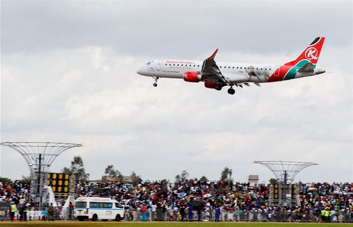A Kenya Airways passenger Embraer 190 plane manoeuvres at the Kenya Defence Forces (KDF) Museum Air Show Festival in conjunction with the Aero Club at the Uhuru Gardens in Nairobi, Kenya, May 28, 2022. REUTERS/Monicah Mwangi/File Photo