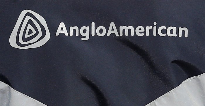 The logo of Anglo American is seen on a jacket of an employee at the Los Bronces copper mine, in the outskirts of Santiago, Chile. Source: Reuters/Rodrigo Garrido