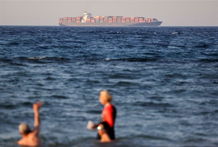 A container ship crosses the Gulf of Suez towards the Red Sea before entering the Suez Canal, in Al-'Ain al-Sokhna, in Suez, Egypt, July 30, 2023. REUTERS/Mohamed Abd El Ghany/File Photo
