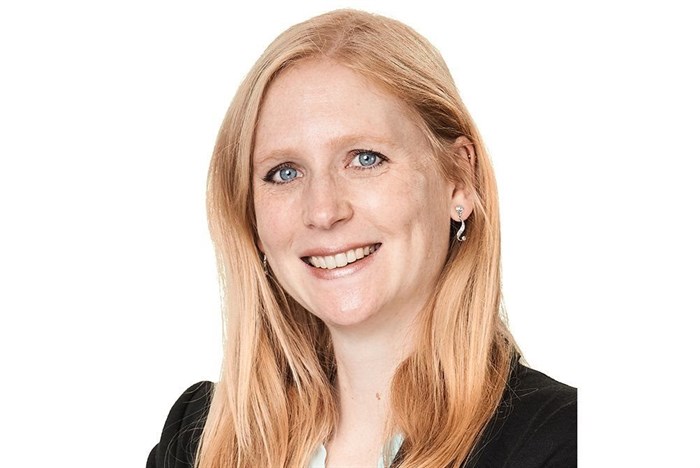 Chloë Loubser, knowledge and learning lawyer in Bowmans’ Cape Town office Employment and Benefits Practice